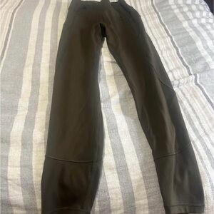 Olive Green Athletic Leggings. Lulu in the movement pants.  Size 6